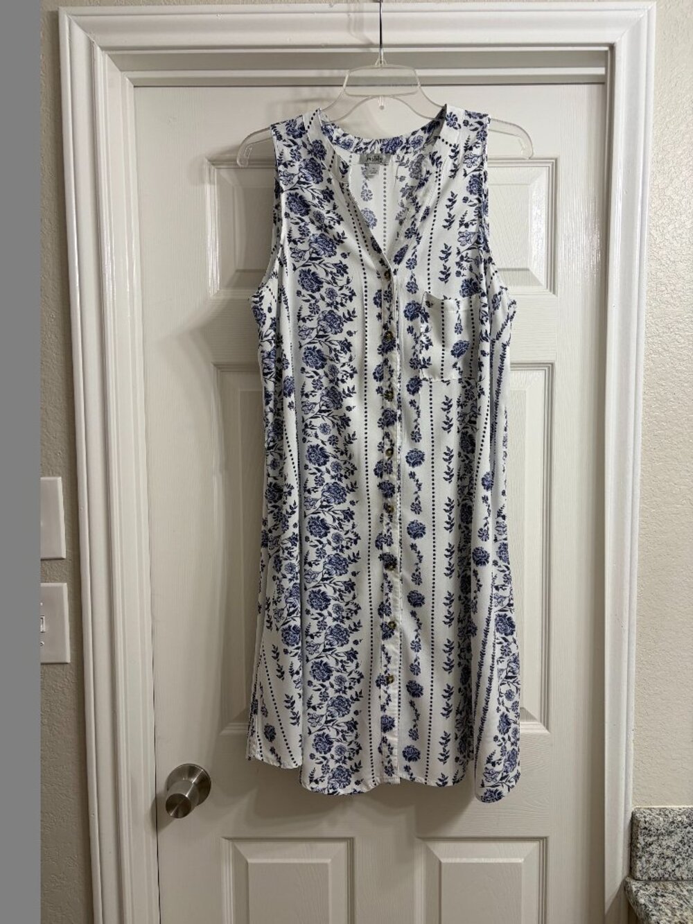 Justify Brand Women's White and Blue Sleeveless Dress, Size 1X